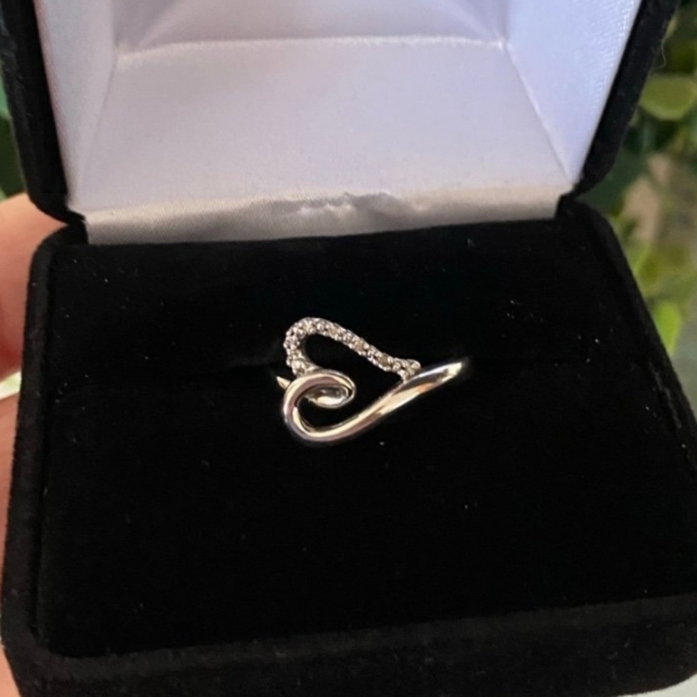 🤍💕🤍 KAY JEWELERS DIAMOND HEART RING 925 SILVER Size 7